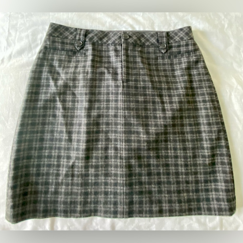 Wool plaid skirt by Eddie Bauer, size 12, black on gray, fully lined, midi